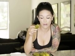 Porn Stars Eating: Katrina Jade and Crunchy Pickles