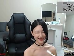 Beautiful Asian camgirl sensual show