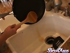 Impossibly sexy Bree Olson is a good housewife and she knows how to cook
