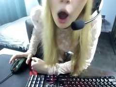 Russian girl-streamer fucked on the broadcast for CS:GO